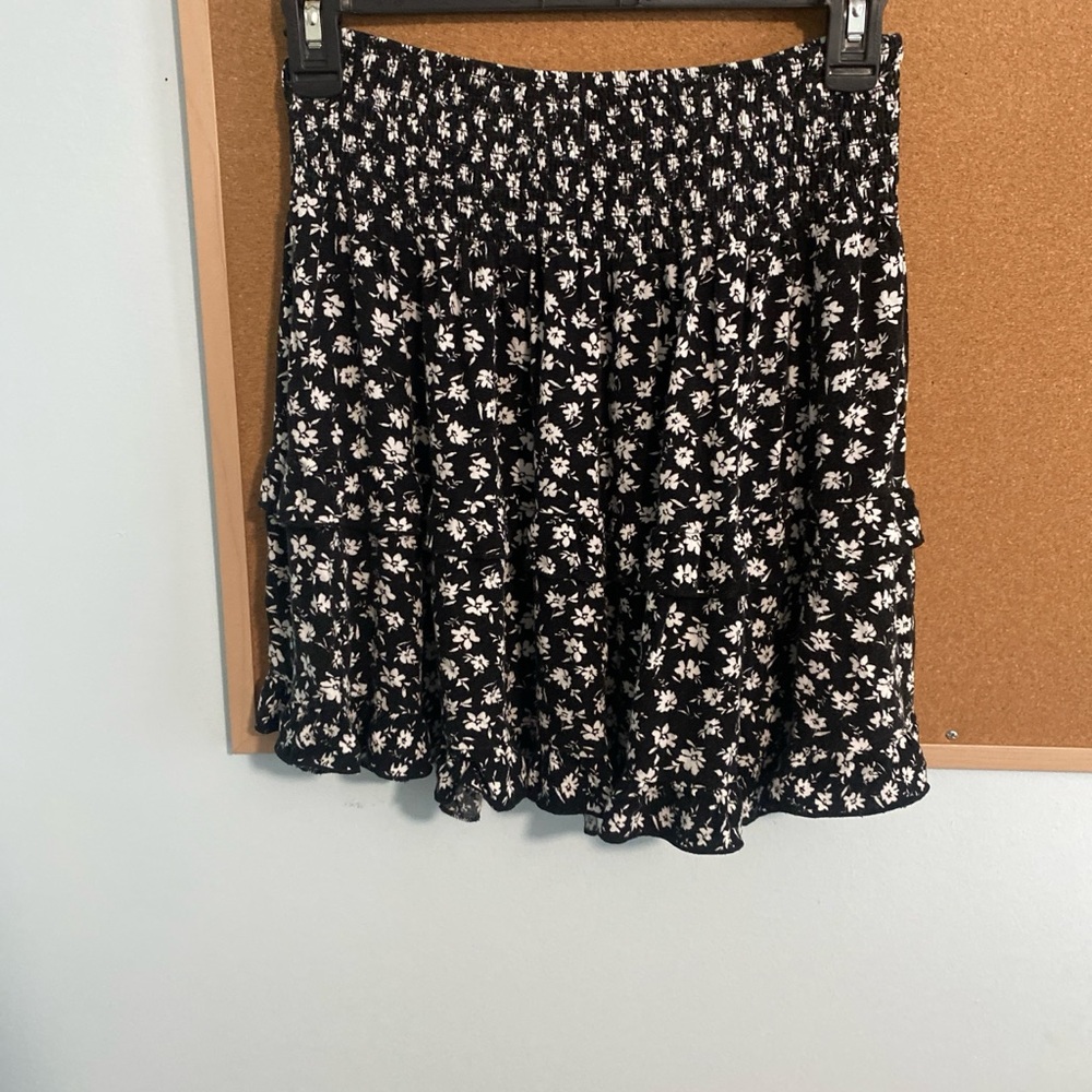 La Hearts Black and White Floral Skater Skirt - Picture 2 of 3